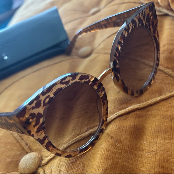 Stella McCartney Leopard Print Sunglasses - Picture 4 of 4